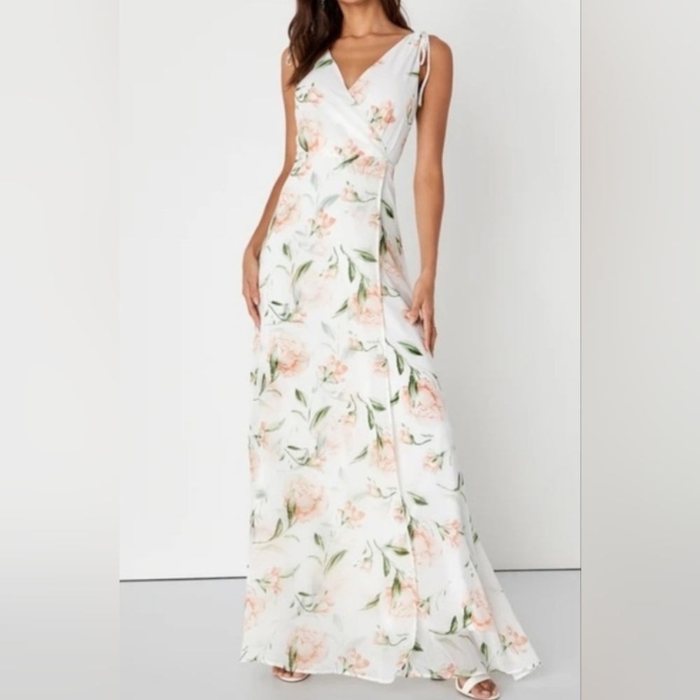 Lulus NWT Romantic Possibilities White Floral Print Maxi Dress Size Large.